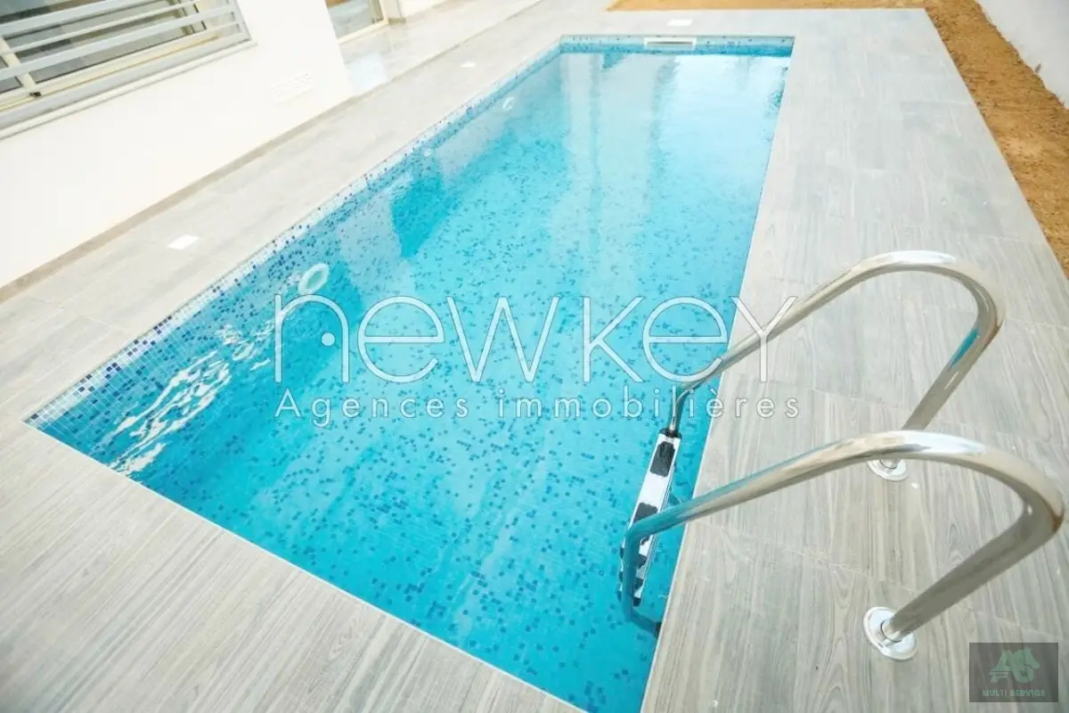 Une Villa S5 haut standing à vendre à La Soukra