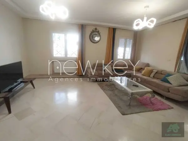 Un Appartement S3 avec jardin à vendre à La Soukra