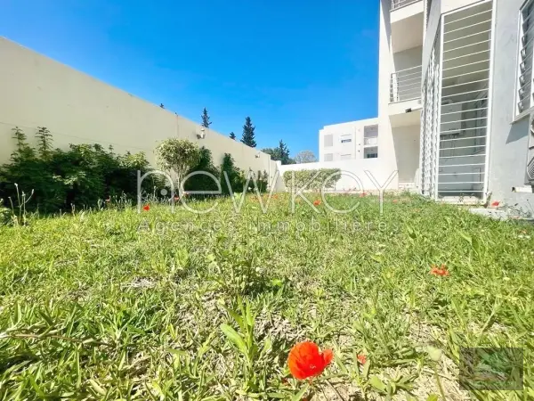 Un Appartement S+2 avec jardin à La Soukra