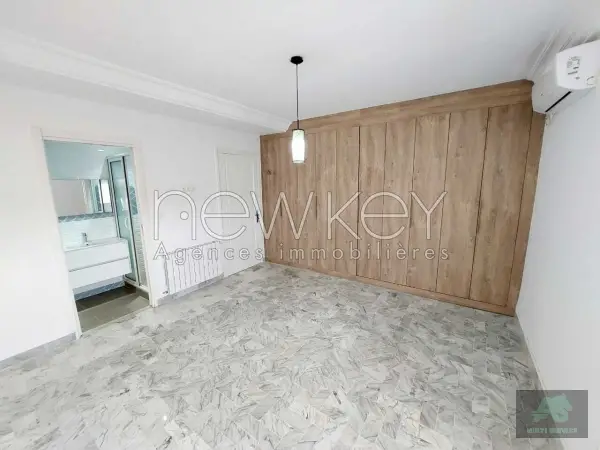 Duplex s+4 avec piscine à la Marsa