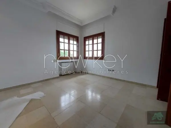 villa s+4 à Gammarth
