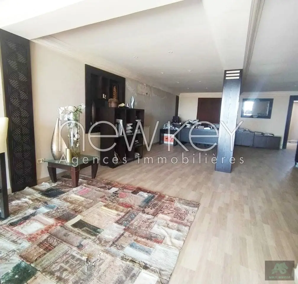 Un Dépôt de 2000 m² à vendre à La Soukra