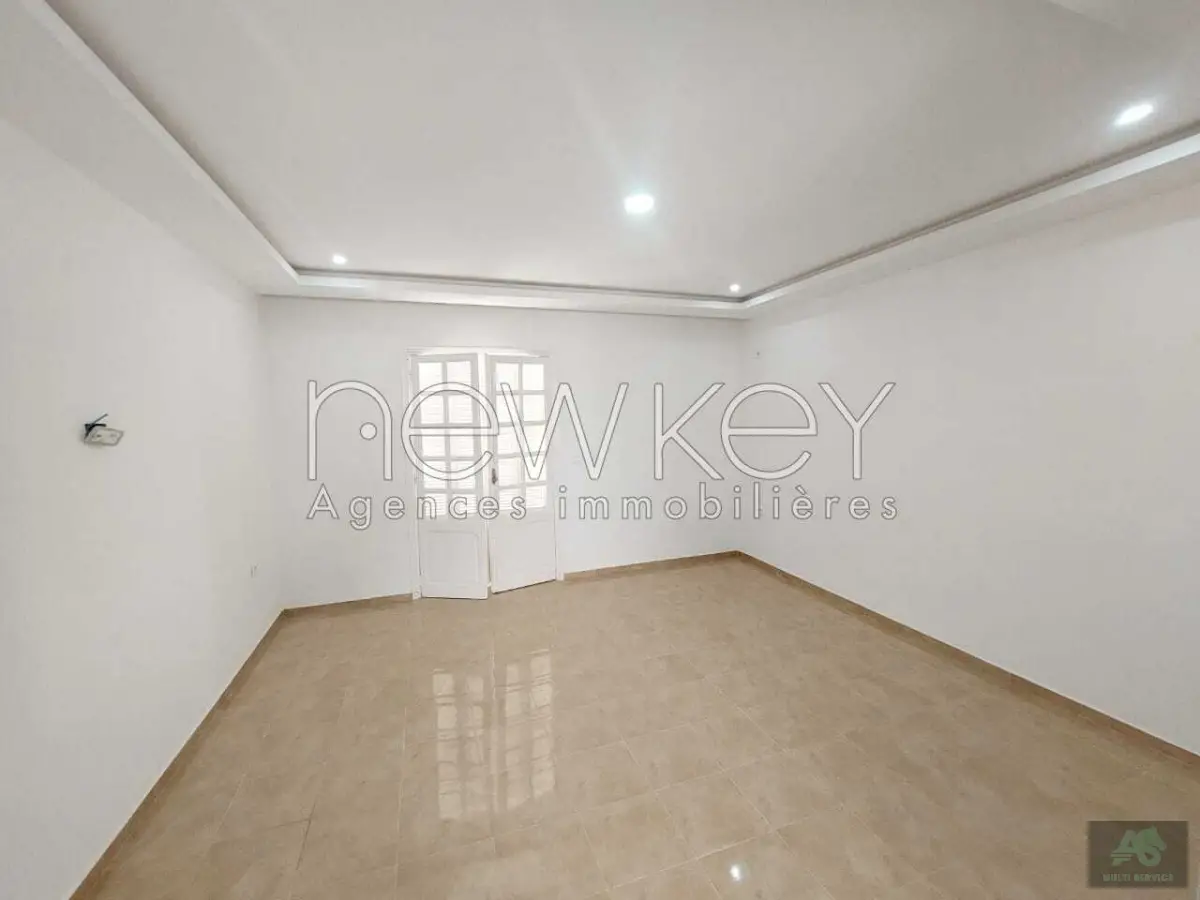Etage de villa s+3 à Marsa ville