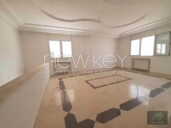 Duplex S+4 avec jardin à louer à Ain Zaghouan Nord