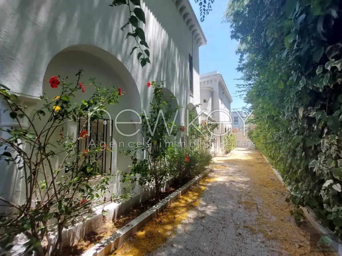 villa s+5 à Gammarth