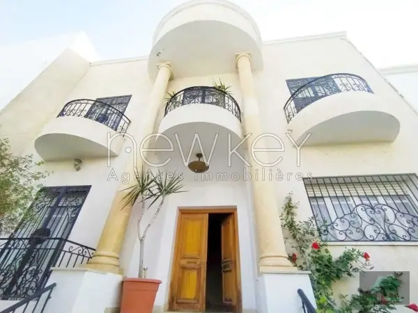 Une Villa jumelée à vendre à La Soukra