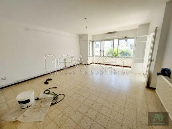 Etage de villa s5 à Marsa plage