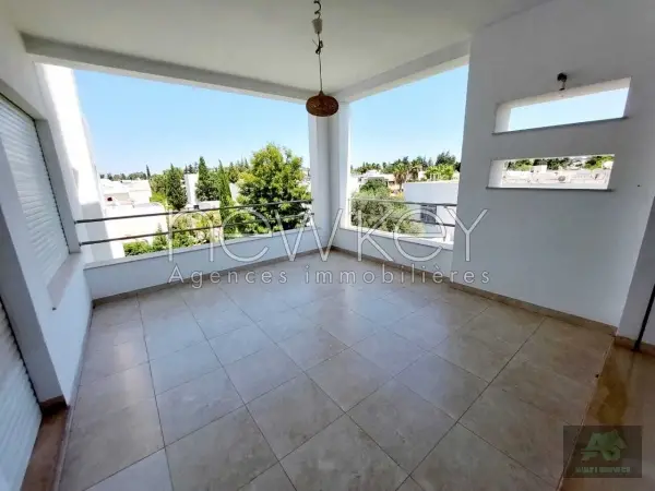 Appartement s+5 à la Marsa