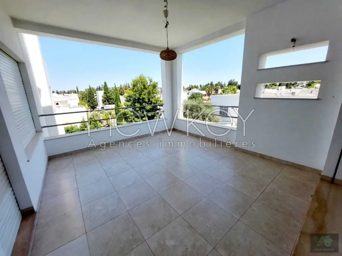 Appartement s+5 à la Marsa