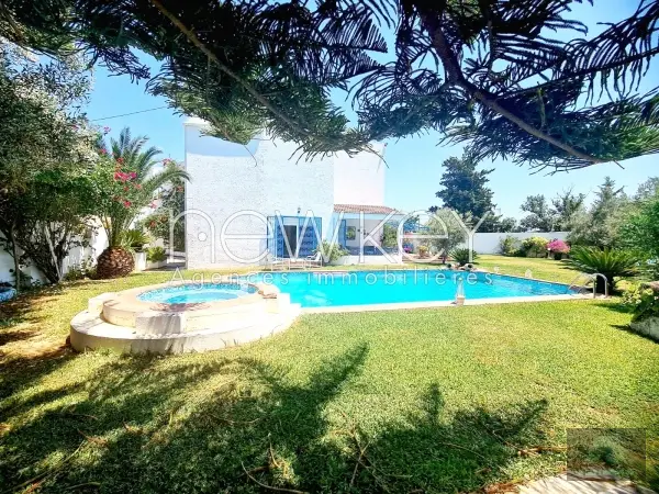 Une somptueuse Villa de Maître Meublée à La Soukra