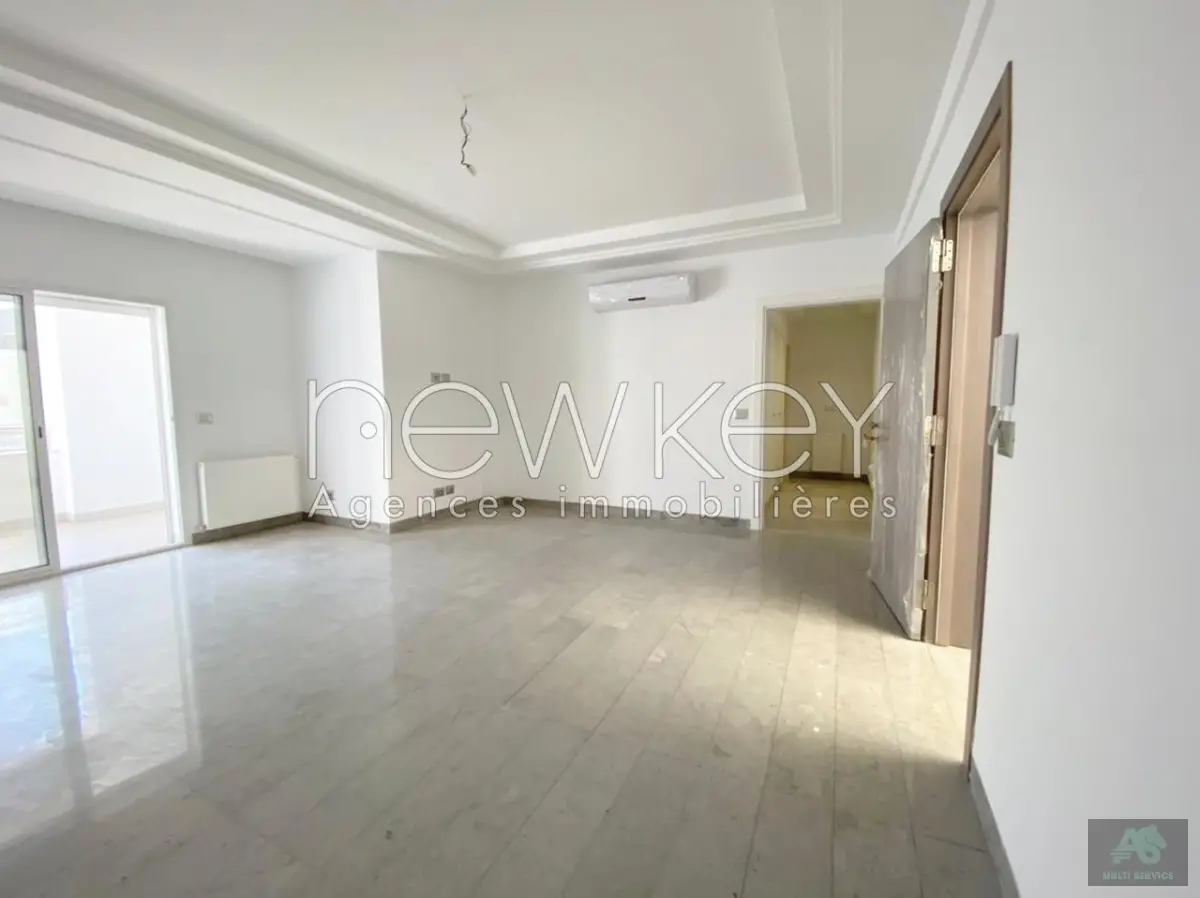 Bel Appartement S+3 à louer à La Soukra