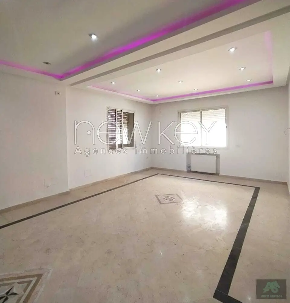 Un étage de villa S+3 au Bhar Lazreg
