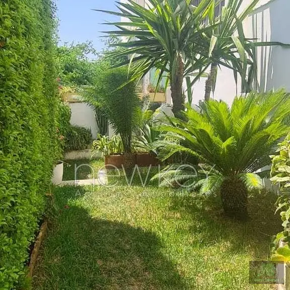 Triplex avec jardin à vendre aux Jardins d' El Menzah