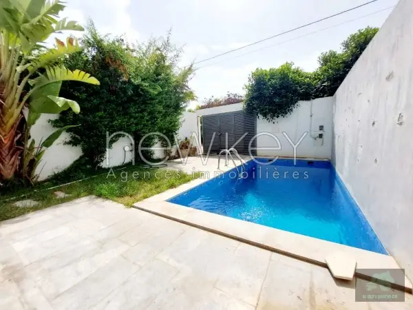 Triplex s+4 avec piscine à Gammarth