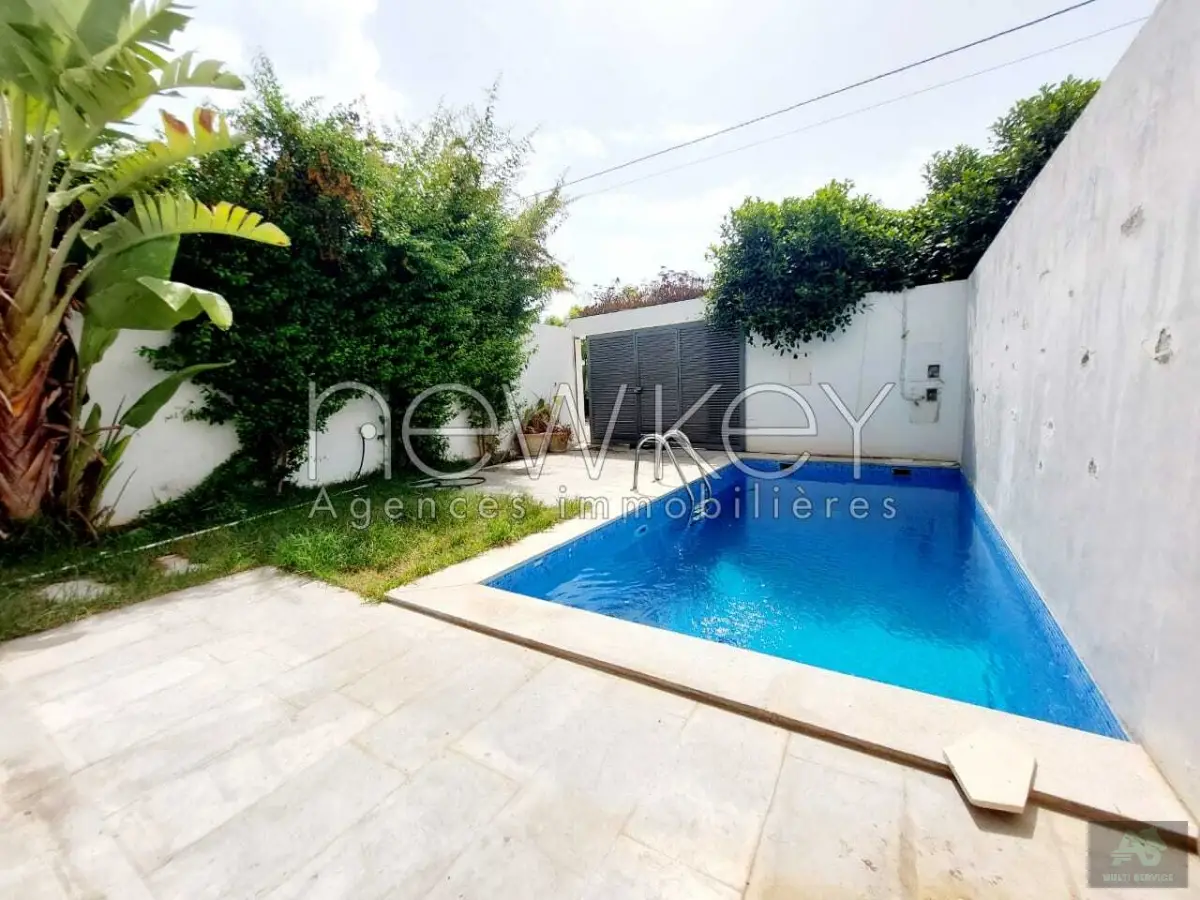Triplex s+4 avec piscine à Gammarth