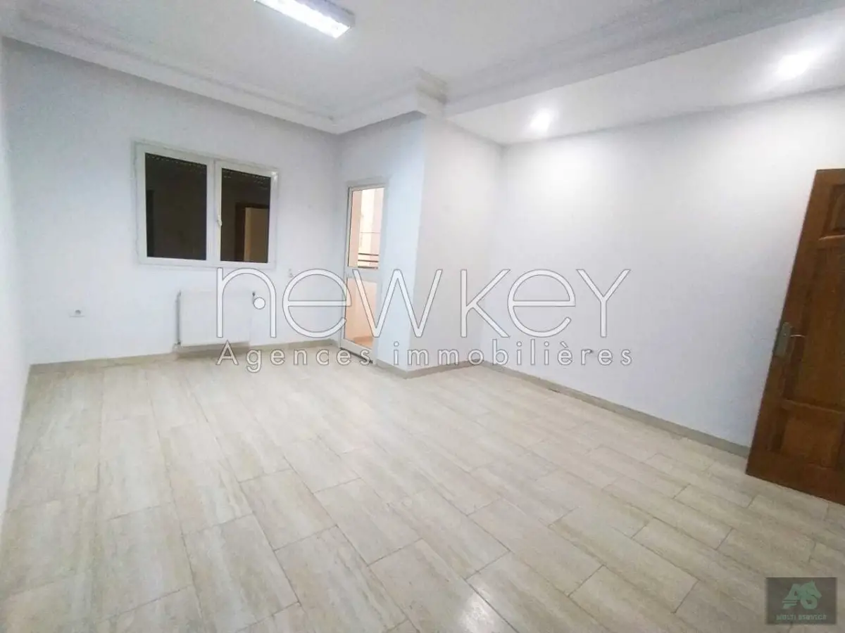 Un Appartement S+2 à louer à La Soukra