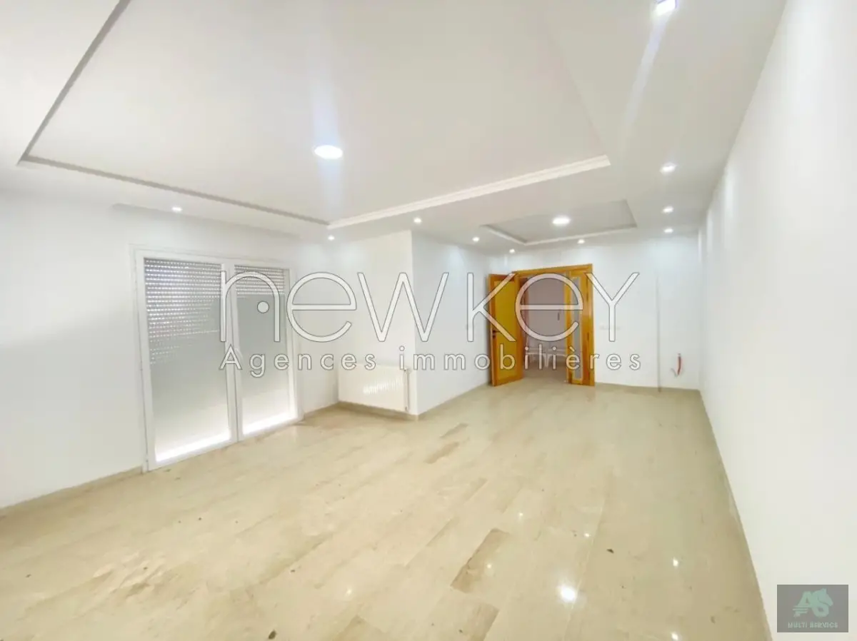 Un étage de villa S+3 à La Soukra
