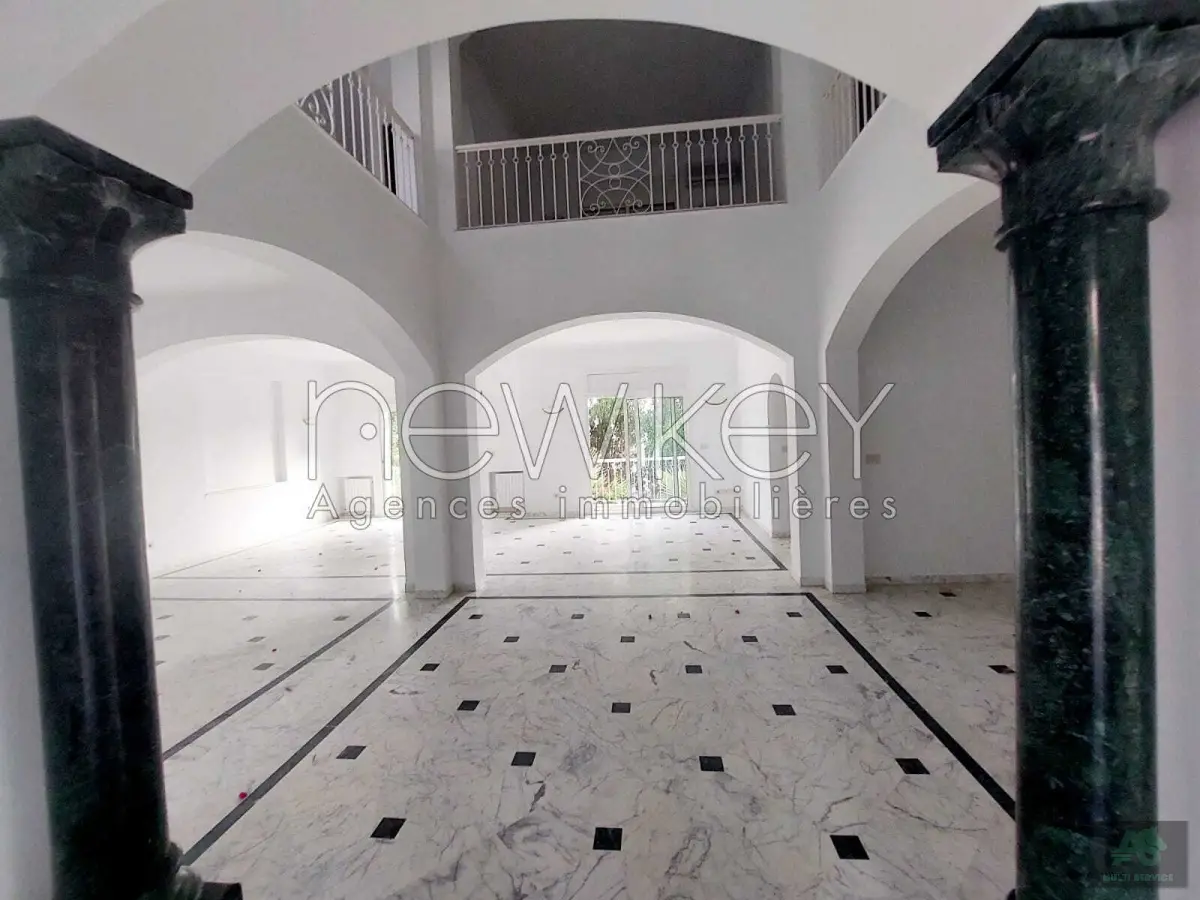 villa s+6 à Gammarth