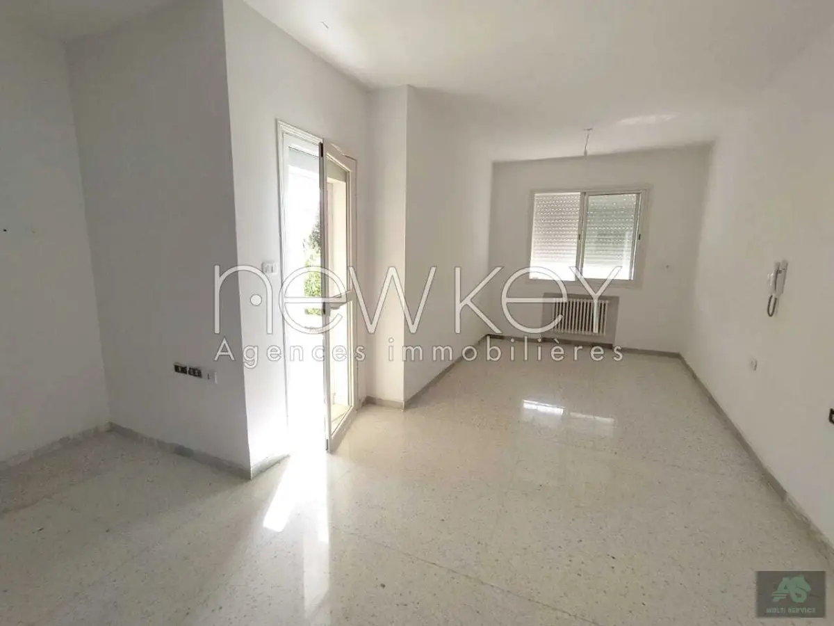 Un étage de villa S+4 à La Soukra