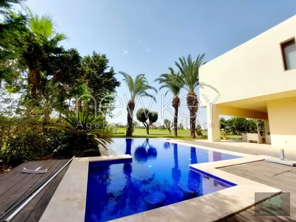 Rez-de-chaussée d'une villa au Golf
