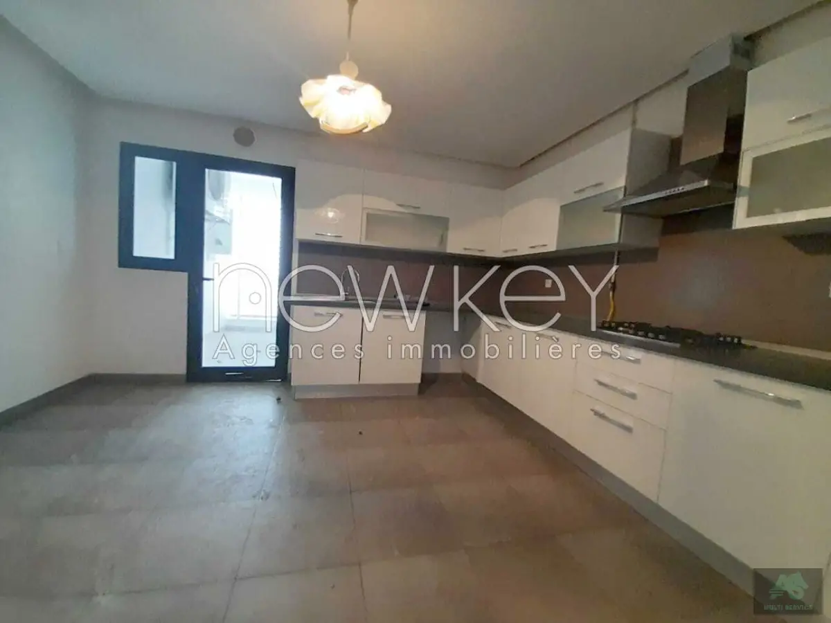 Bel Appartement S+3 À Ain Zaghouan Nord