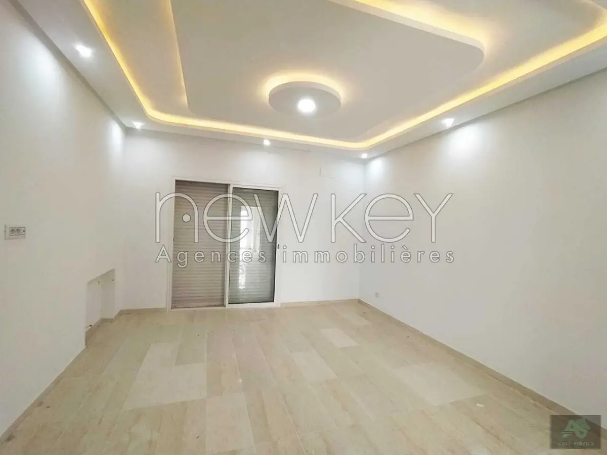 Un Appartement S+3 à louer à Borj Louzir