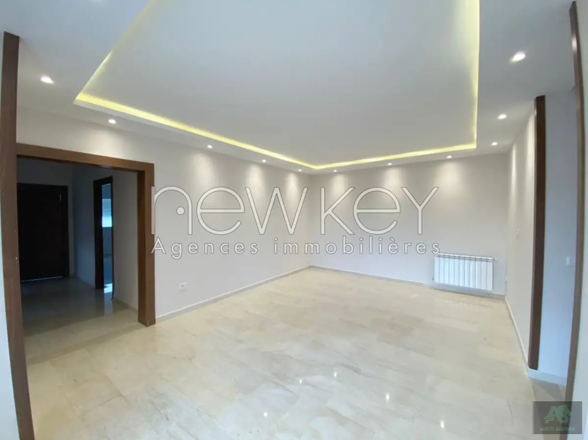 Superbe étage De Villa S+3 à louer à La Soukra
