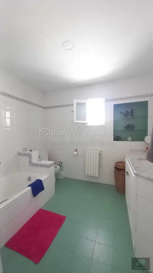 Etage de villa s+3 à carthage