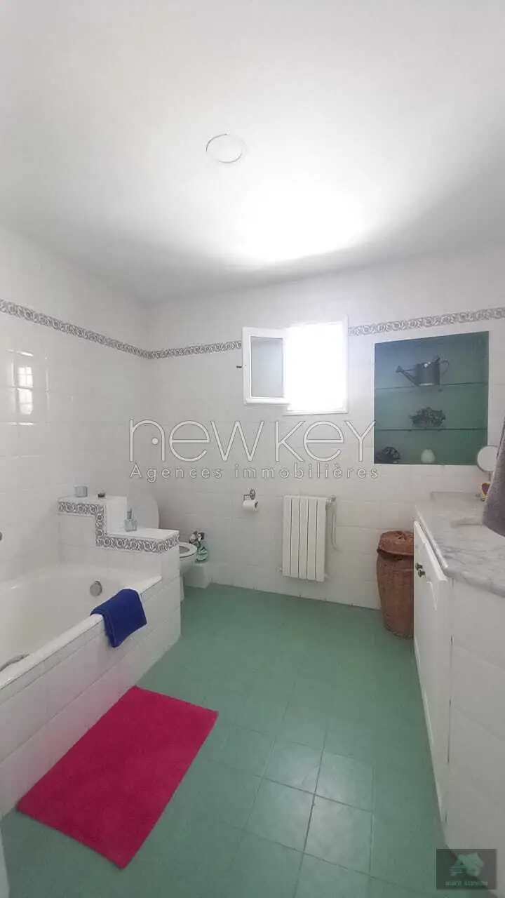 Etage de villa s+3 à carthage