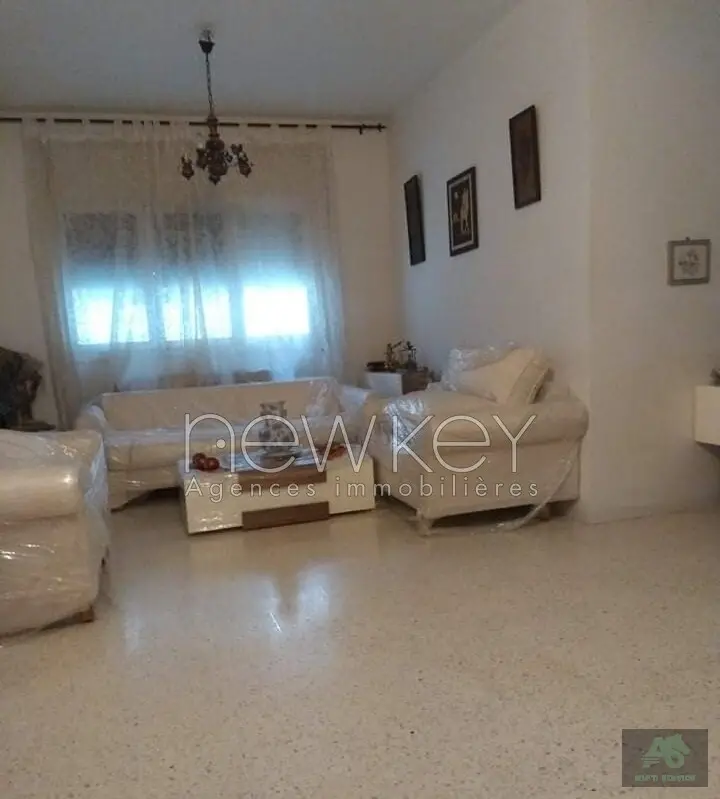 Un Duplex S+3 à vendre au Bhar Lazreg