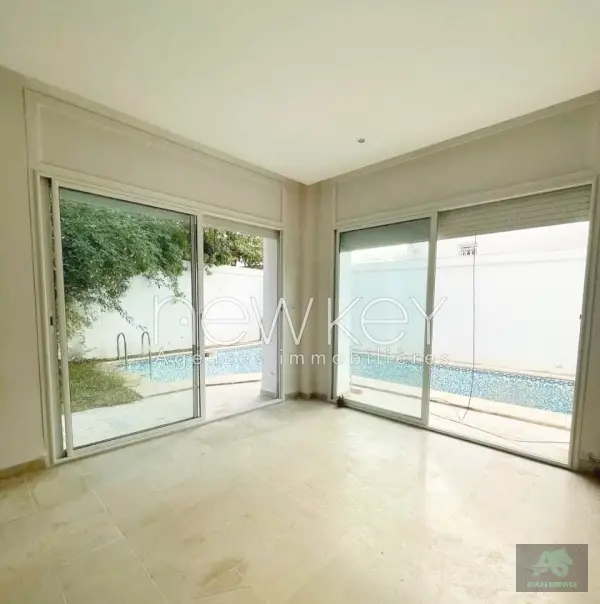 Une Villa S+3 avec piscine à louer à Ain Zaghouan nord