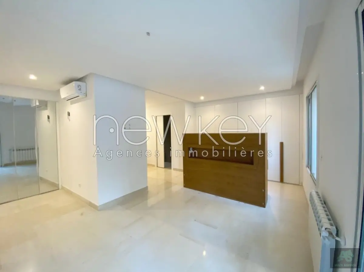 Un Coquet Appartement S+2 avec jardin à La Soukra