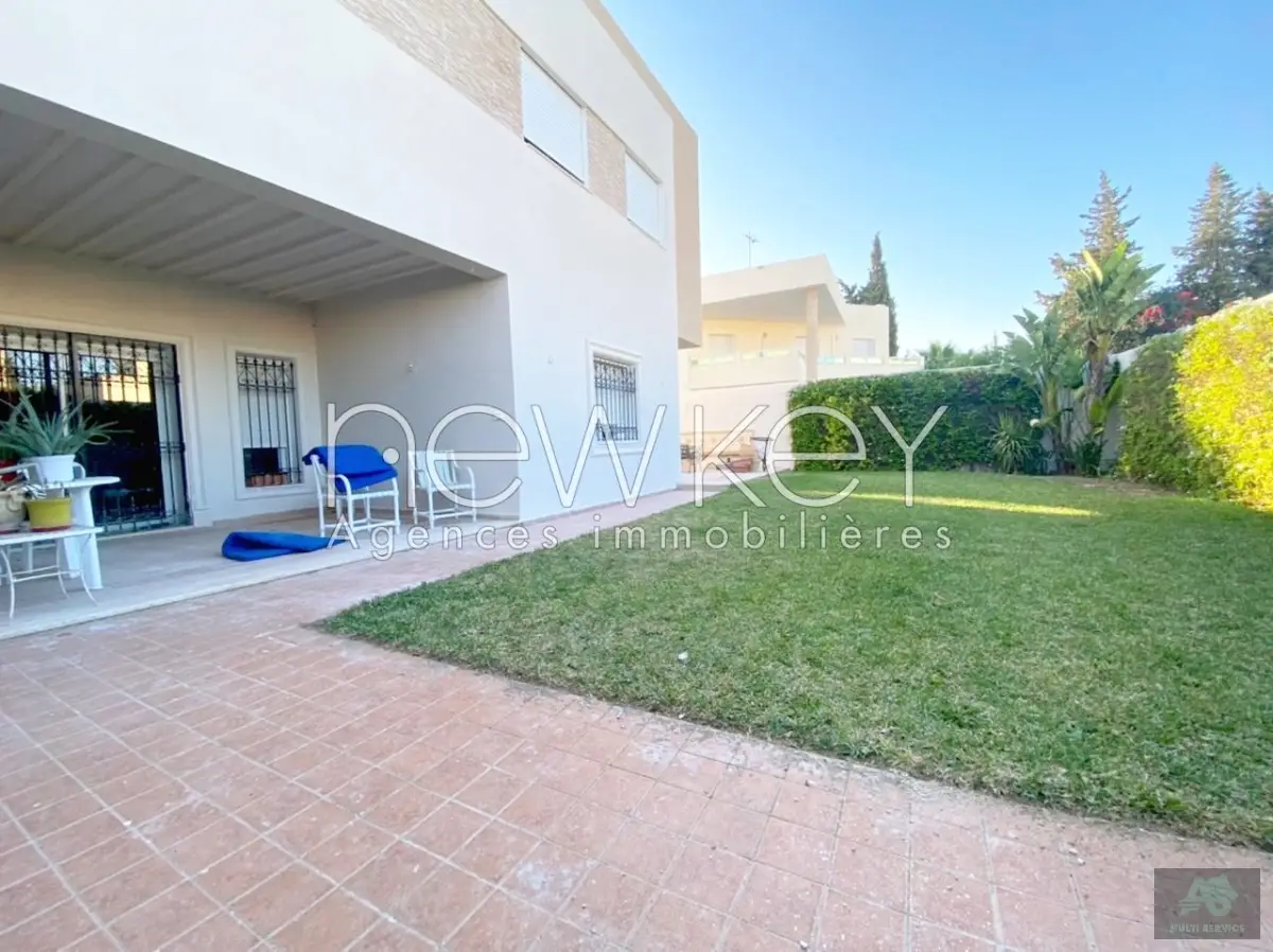 Un Rez-de-chaussée S+5 avec jardin à louer à La Soukra