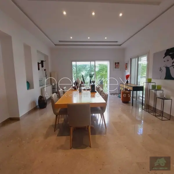 Magnifique S+3 avec jardin au coeur de la Marsa