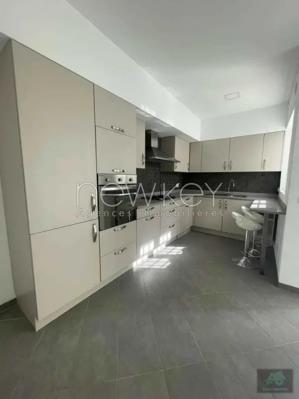 villa s+3 avec piscine à la Marsa