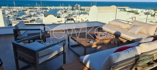 Duplex S+4 à louer à Gammarth en front de mer