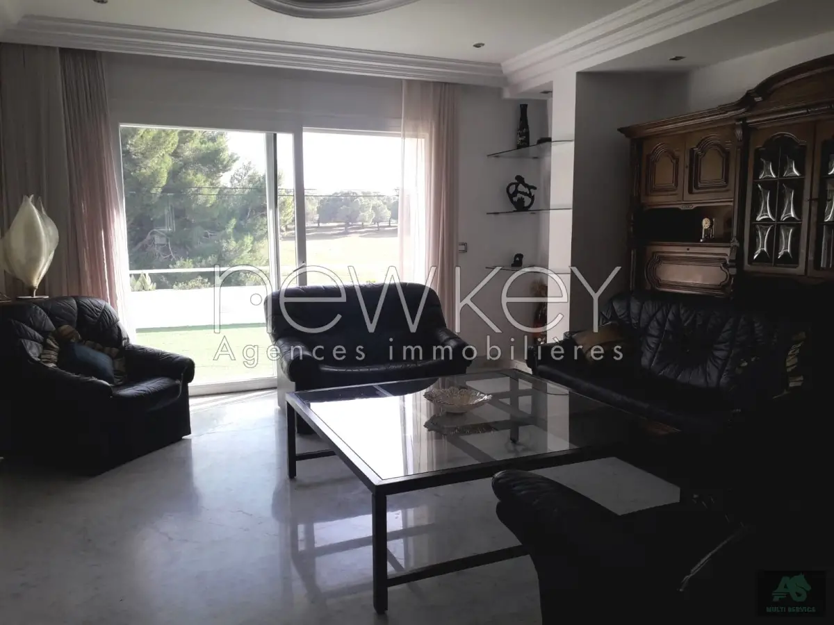 Un étage de villa S+3 à louer à la Marsa
