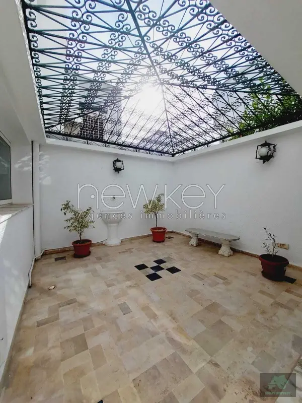 Villa jumelée S5 vide à la Marsa