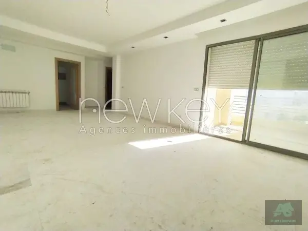 Bel Appartement S+2 Neuf à La Soukra