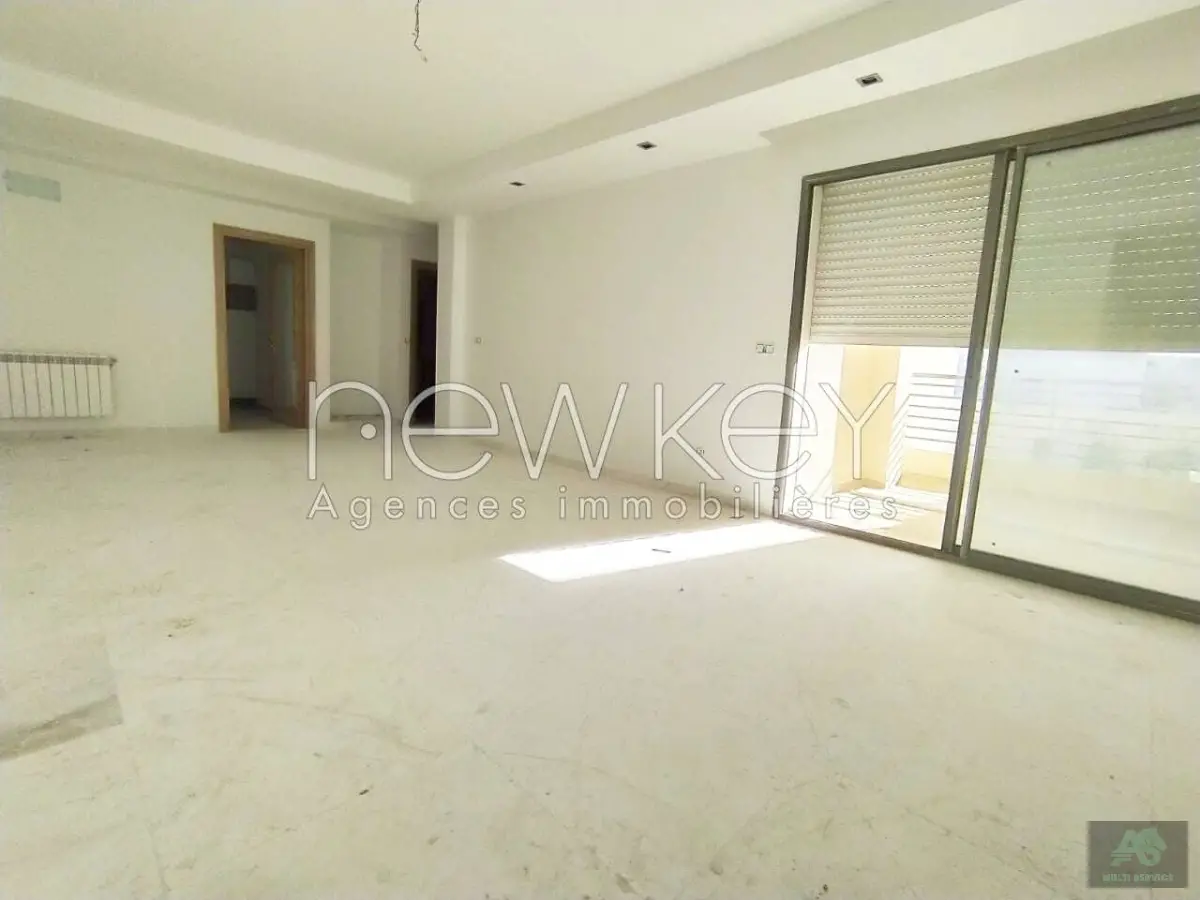 Bel Appartement S+2 Neuf à La Soukra