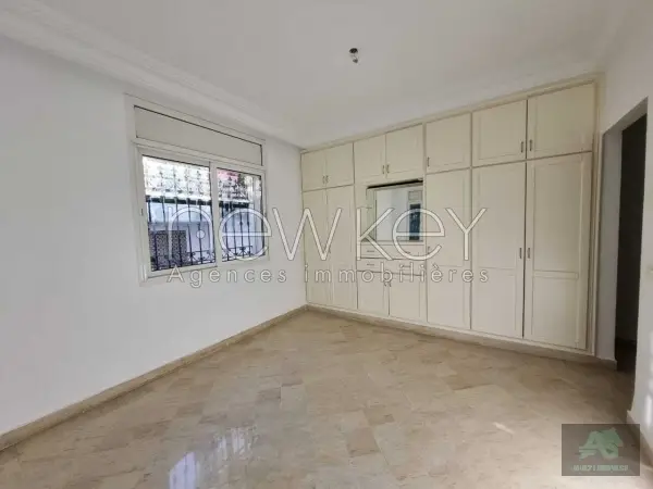Joli RDC de villa s+3 à Gammarth