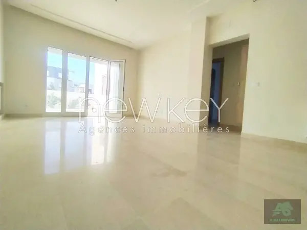 Un Appartement S+2 Neuf avec un grand jardin à La Soukra