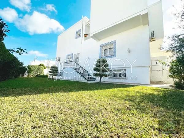 Une Somptueuse Villa à vendre aux Jardins De L'Aouina