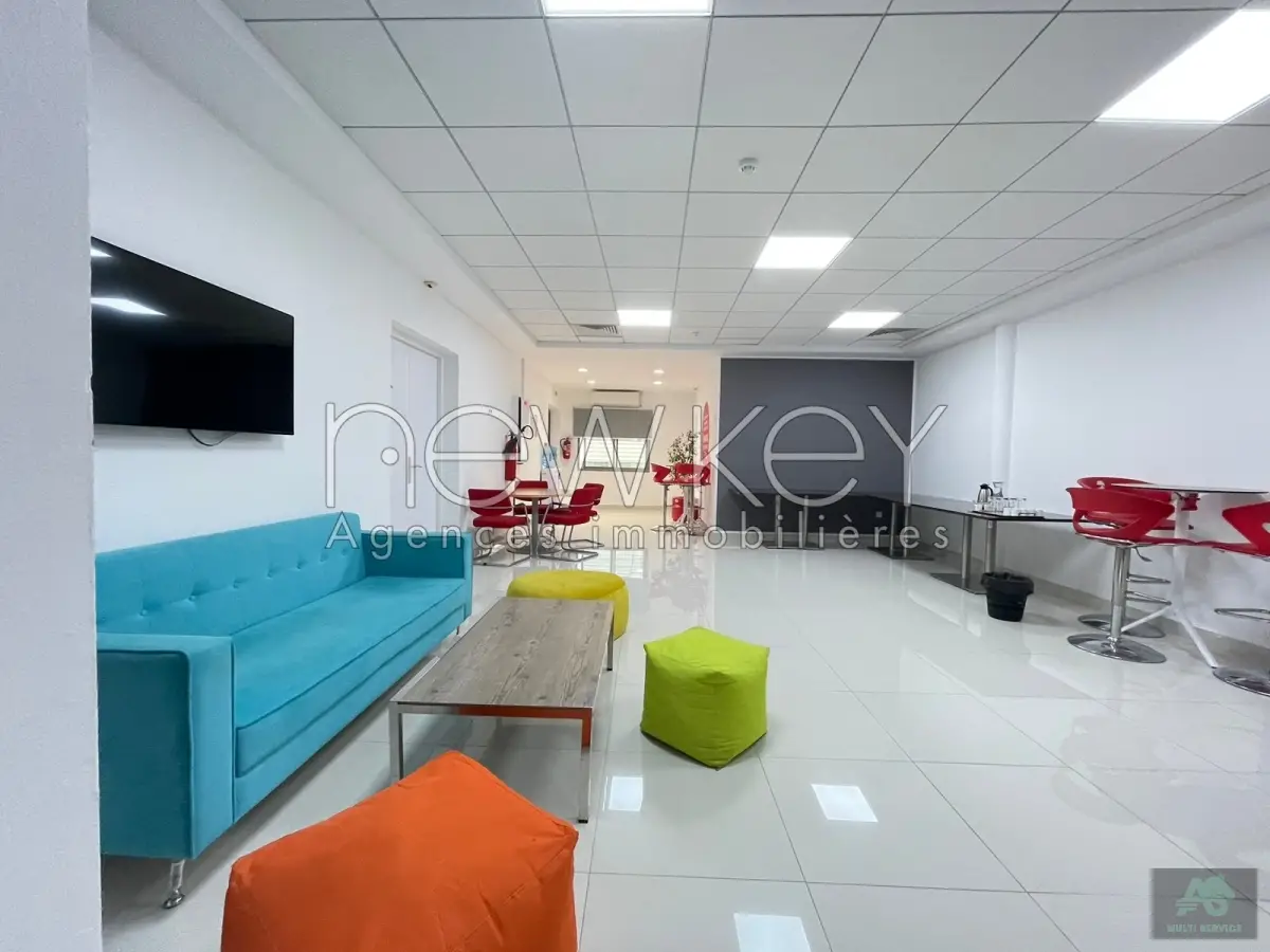 Immeuble de 2800m² à louer à la zone d'activité kheireddine
