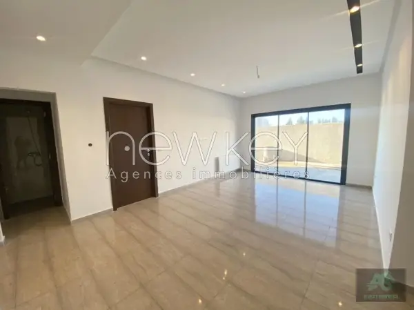 Un Appartement S+2 avec jardin à vendre à Chotrana 1
