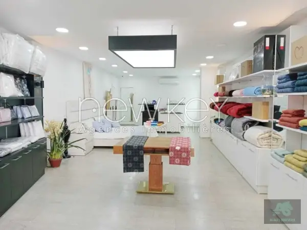 Fonds de commerce de 100 m² sur l'artère principale de La Soukra