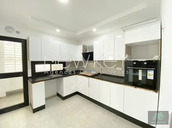 Un Superbe Appartement S+2 à louer à La Soukra