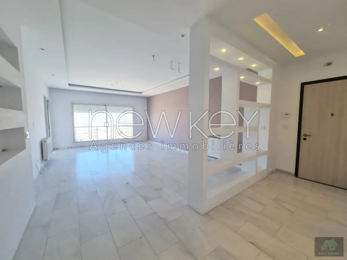 S+3 avec chambre de service à vendre aux jardins de Carthage