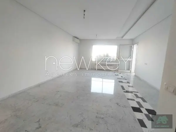 Un Spacieux Appartement S+4 Neuf à vendre à La Soukra