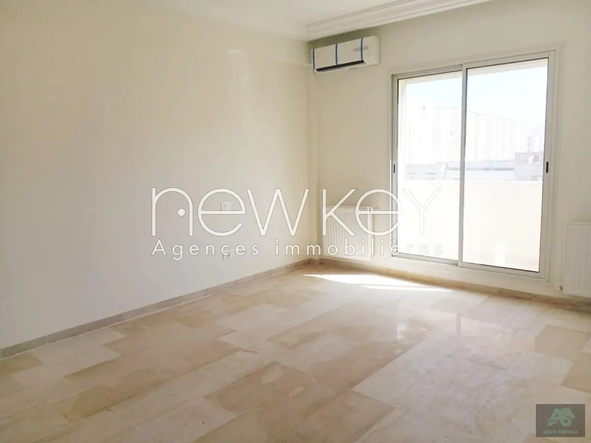 Un Appartement S+3 Neuf à La Nouvelle Soukra
